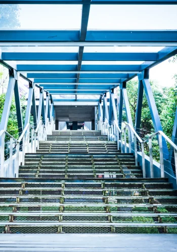tbilisi-georgia-march-5-2016-bridge-peace-is-bow-shaped-pedestrian-bridge-kura-river-tbilisi-capital-georgia